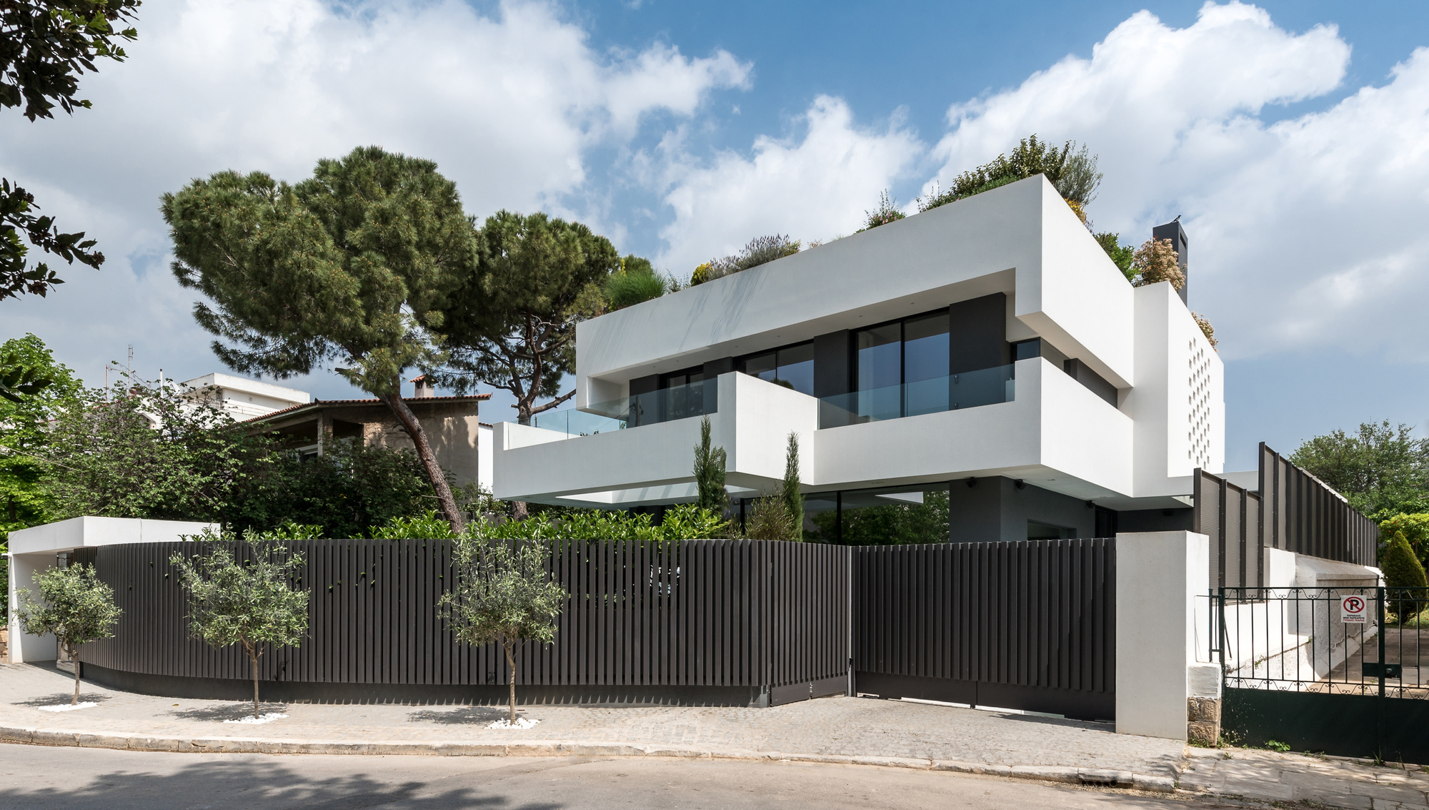 Moustroufis-Architects-Residences-KLG